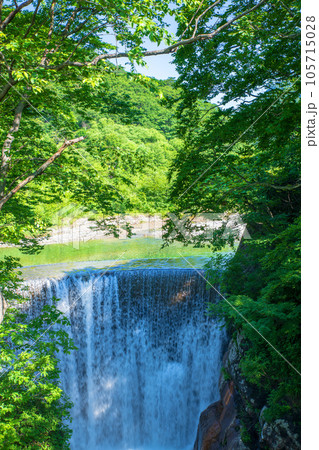 湯吹きの滝　湯檜曽川　真夏の風景　みなかみ町　　 105715028
