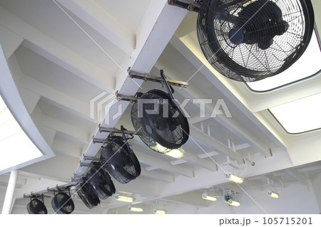 ズラリと並ぶサーキュレーター 105715201