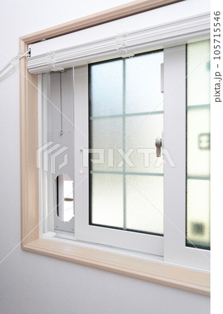 スポットクーラーを部屋に設置 105715546