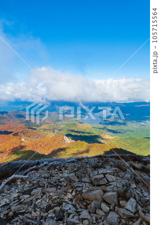 秋の磐梯山登山：山頂の景色 105715564