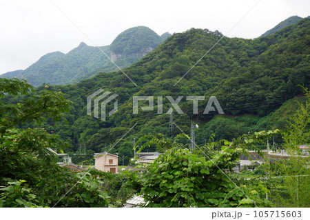 群馬県吾妻郡長野原町の吾妻線長野原草津口駅周辺の風景 群馬県吾妻郡長野原町の吾妻線長野原草津口駅周辺の風景 105715603