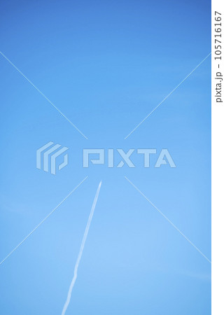 夏空 飛行機雲 旅行 夏 イメージ 105716167
