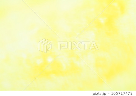 オレンジ色がかった黄色のふんわりした背景　玉ボケ・丸ボケ 105717475