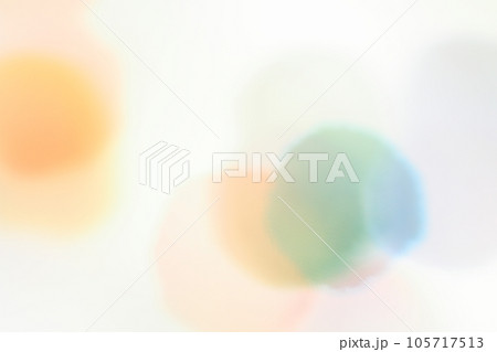カラフルパステルカラーの円形模様 水彩画風 カラフルパステルカラーの円形模様 水彩画風 105717513