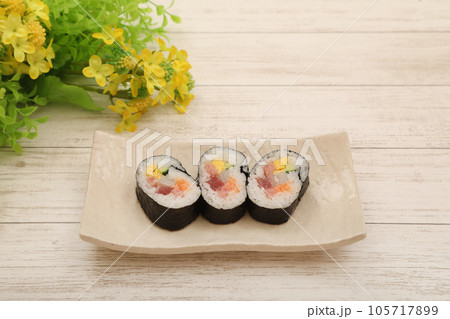 海苔巻き 海苔巻き 105717899