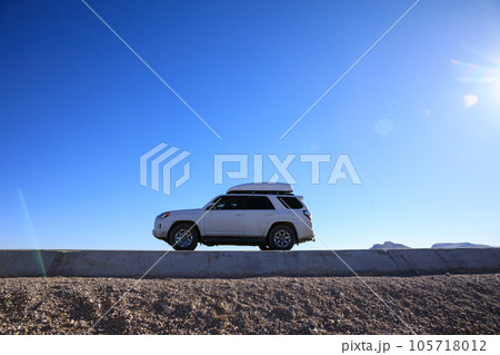 Car road trip in tibet, China 105718012