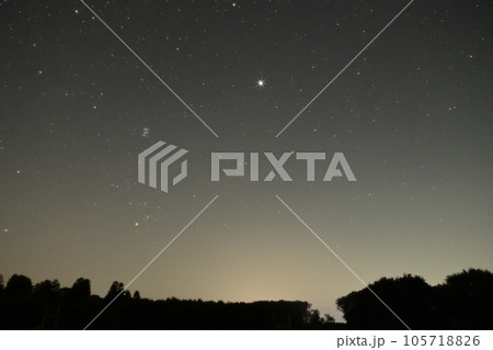 北杜市白州町、東の空に昇る木星とおうし座 105718826