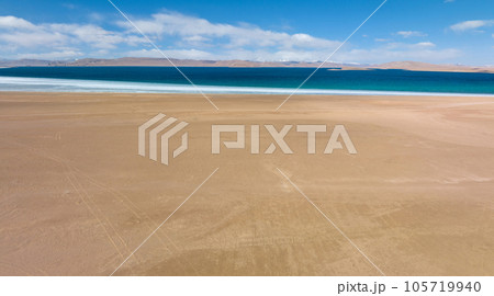 Aerial view of metling ice in lake, Tibet,China 105719940