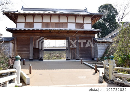 水戸市　水戸城跡の大手門と大手橋 105722022