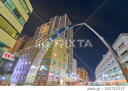 夜の東京都町田市原町田の町田ターミナルプラザ市民広場から東側を見る 夜の東京都町田市原町田の町田ターミナルプラザ市民広場から東側を見る 105722537