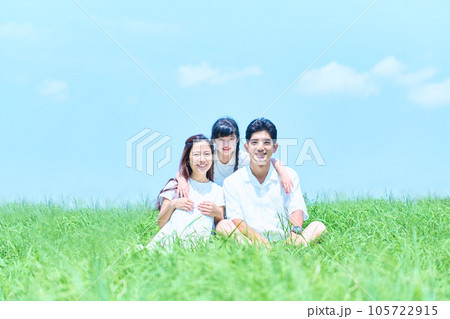 草原 人物 ファミリー 草原 人物 ファミリー 105722915