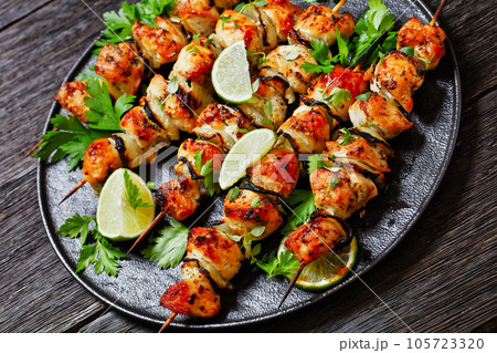 chicken souvlaki with parsley and lime on plate 105723320