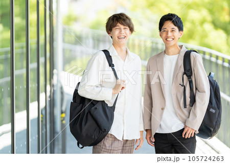 ビジネスマン　カジュアルビジネス　外国人 105724263