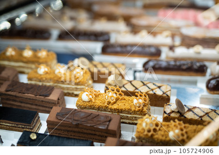 various delicious sweet pastries in the shop window. 105724906