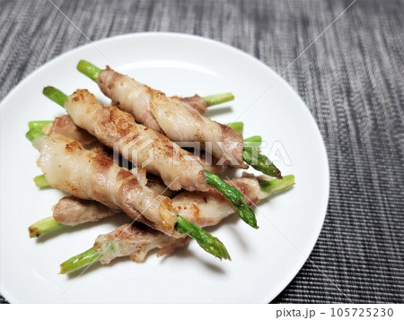 アスパラガスの豚肉巻き 105725230