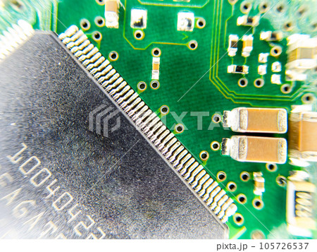 資料素材　電子回路のクローズアップ 105726537