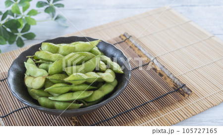 生の枝豆(茹でていない) 105727165