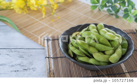 生の枝豆(茹でていない) 生の枝豆(茹でていない) 105727166