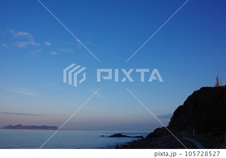 徳島県阿南市 蒲生田岬灯台・伊島を望む 徳島県阿南市 蒲生田岬灯台・伊島を望む 105728527