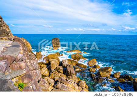 鹿岡の夫婦岩の海 105728986