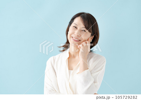 女性 ミドル ビューティー 女性 ミドル ビューティー 105729282