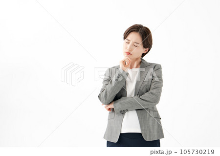 女性　悩む　ビジネス 105730219