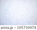 白い絵の具の跡 105730978