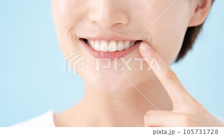 デンタルケア ホワイトニング 口元 デンタルケア ホワイトニング 口元 105731728