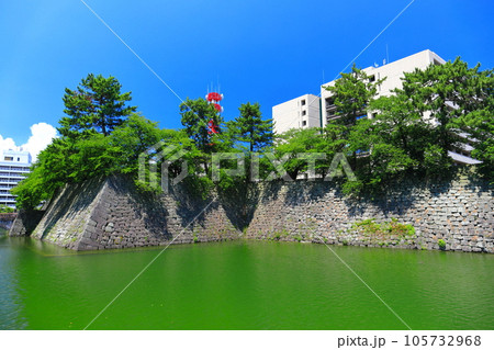 【福井県】快晴の福井城跡（御廊下橋） 105732968
