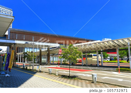 【福井県】快晴のJR福井駅東口(北陸新幹線) 【福井県】快晴のJR福井駅東口(北陸新幹線) 105732971