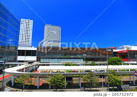 【福井県】快晴のJR福井駅東口（北陸新幹線） 105732972