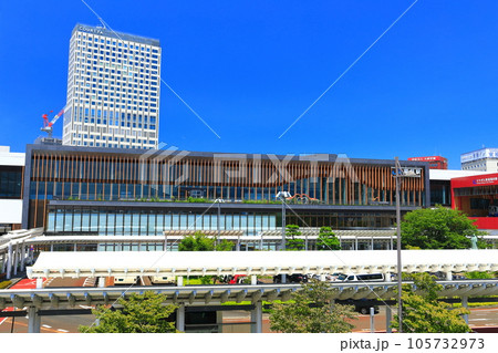 【福井県】快晴のJR福井駅東口（北陸新幹線） 105732973
