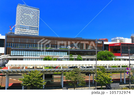 【福井県】快晴のJR福井駅東口（北陸新幹線） 105732974