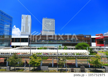 【福井県】快晴のJR福井駅東口（北陸新幹線） 105732975