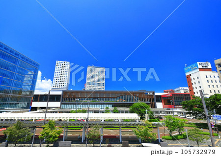 【福井県】快晴のJR福井駅東口（北陸新幹線） 105732979