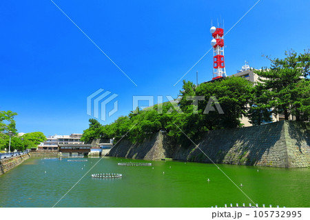 【福井県】快晴の福井城跡(御廊下橋) 【福井県】快晴の福井城跡(御廊下橋) 105732995