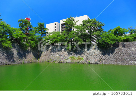 【福井県】快晴の福井県庁舎 105733013