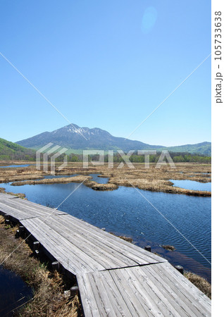 尾瀬国立公園 尾瀬ヶ原の木道と湿地 尾瀬国立公園 尾瀬ヶ原の木道と湿地 105733638