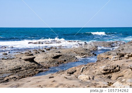 石見畳ヶ浦 磯の荒々しい日本海の風景 島根県浜田市 石見畳ヶ浦 磯の荒々しい日本海の風景 島根県浜田市 105734262