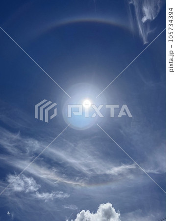 気象現象_太陽の周りに虹_ハロ_日暈_虹の輪 気象現象_太陽の周りに虹_ハロ_日暈_虹の輪 105734394