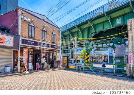 横浜市の都市風景　南太田駅 105737460
