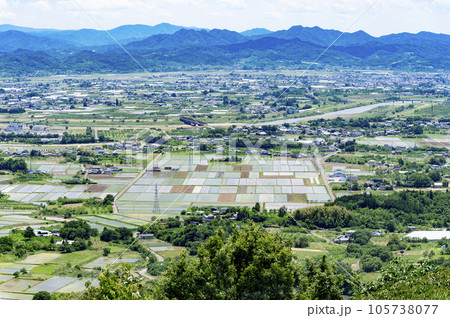 地方の田園風景 105738077