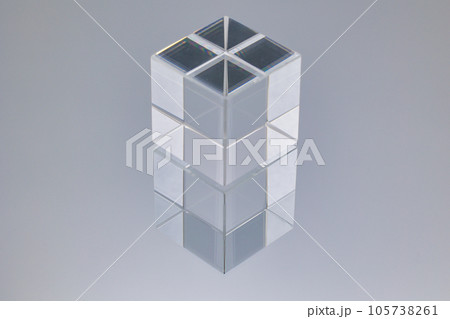 クリアでクールなアクリルブロック 105738261