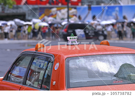 日本の東京都市景観 ゲリラ雷雨…太陽(映り込み)があるが雨…渋谷はマ無し、感染爆発はない=8月9日 日本の東京都市景観 ゲリラ雷雨…太陽(映り込み)があるが雨…渋谷はマ無し、感染爆発はない=8月9日 105738782