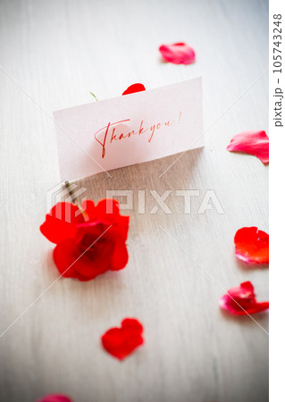 bouquet of beautiful red roses in a basket on table 105743248