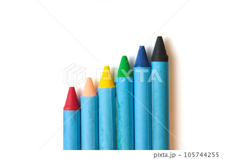 カラフルな6色のクレヨン 105744255