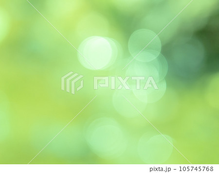 背景素材　水玉模様のリフレクション　グリーン系統 105745768