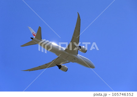 離陸する旅客機　イメージ 105746352