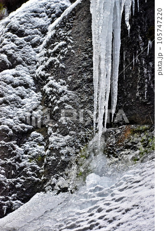 妹背の滝 広島 滝 氷瀑 妹背の滝 広島 滝 氷瀑 105747220