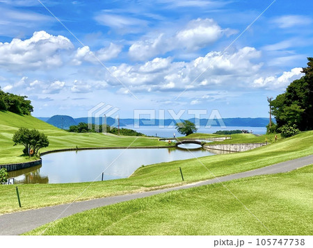 福岡県糸島 海を臨むゴルフ場の光景 福岡県糸島 海を臨むゴルフ場の光景 105747738